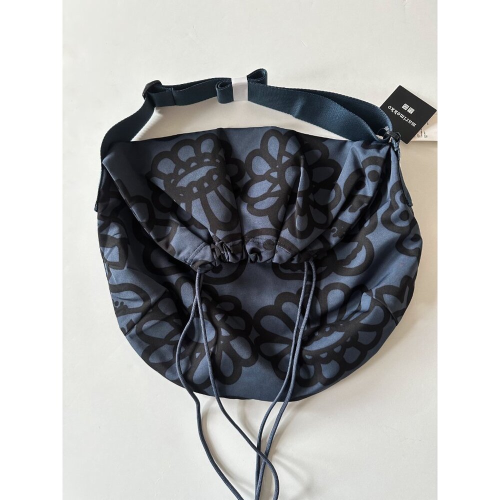 Uniqlo x Marimekko Drawstring Bag Hen Kimalainen Pattern in Navy Blue
